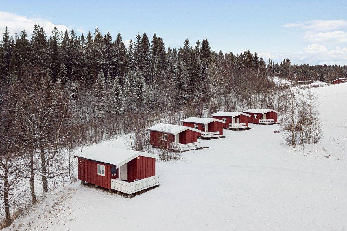 outside view of cabins in winter